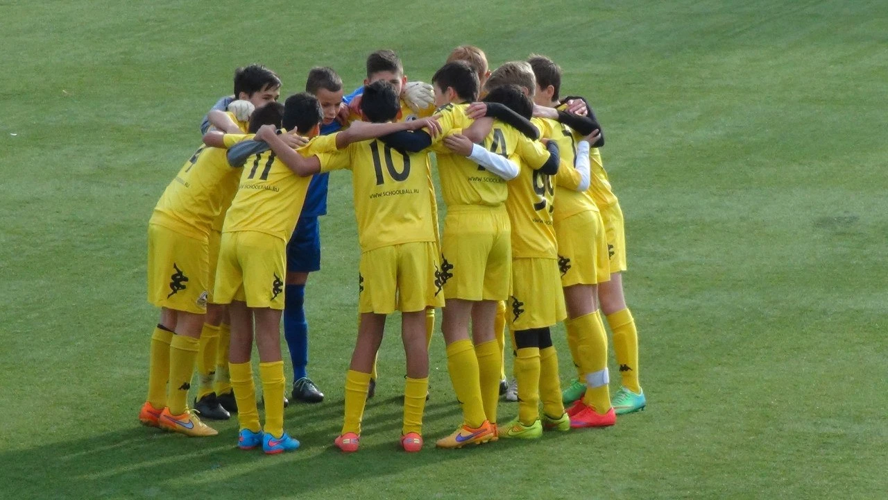 Футбол для детей 13-14 лет: план упражнений для тренировки