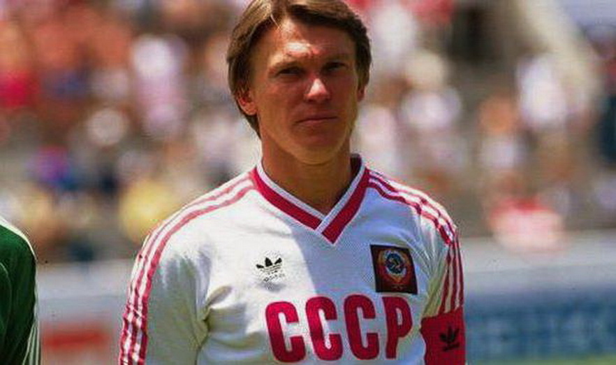 Фото футболиста Олег Блохин