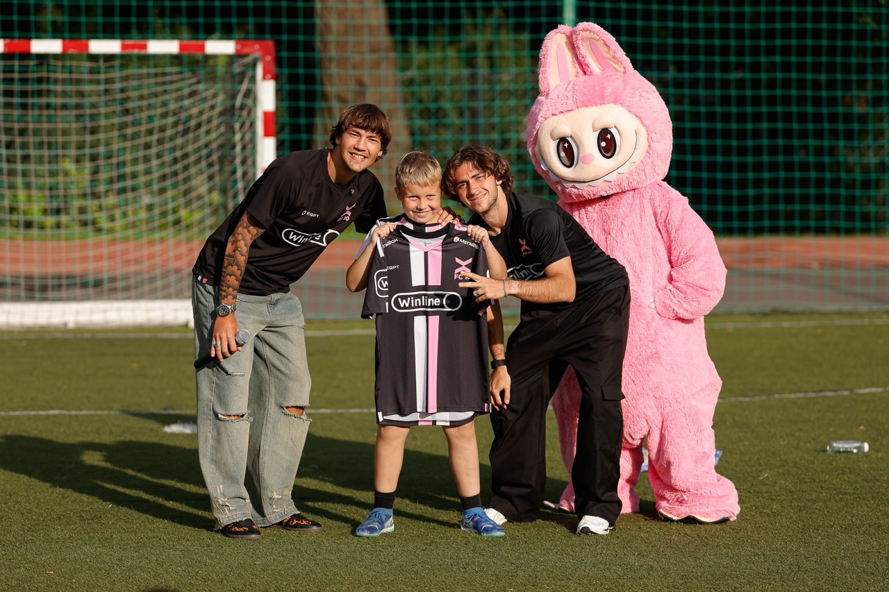 Встреча футболистов Школы мяча со звездами футбола из ФК10 - Илья Скоропупов