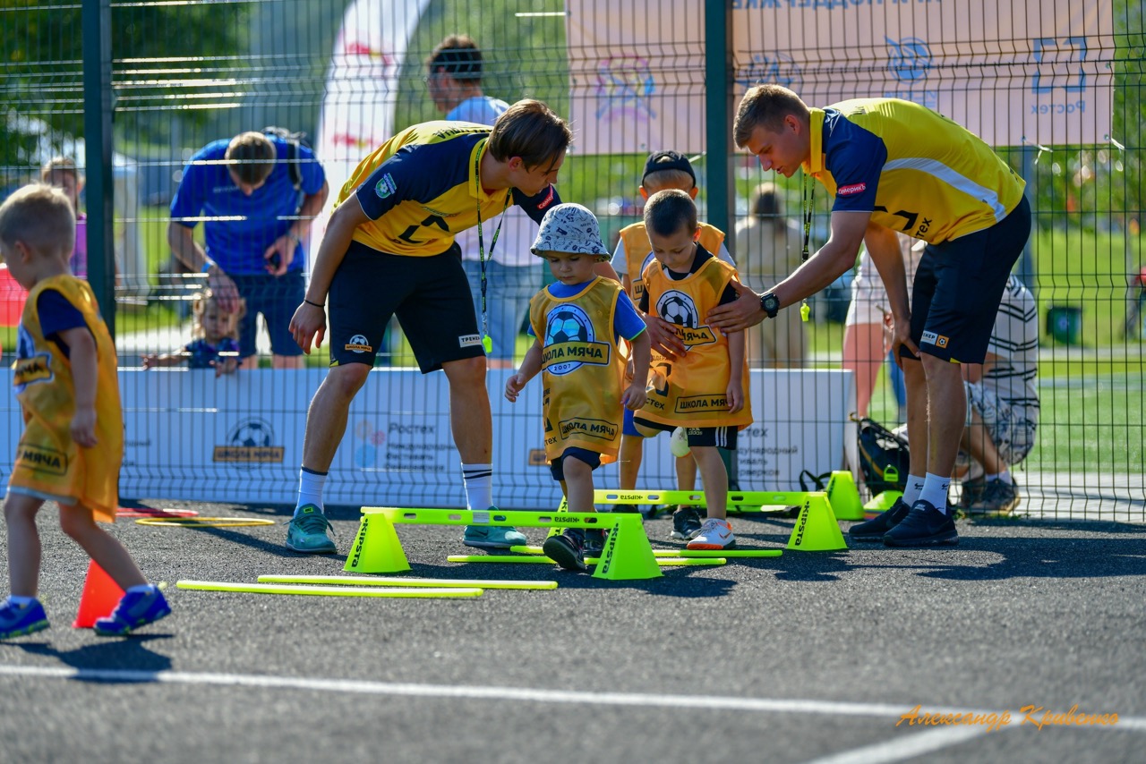 Футбольное упражнение для детей 4-5 лет в футбольной школе для детей Школа мяча